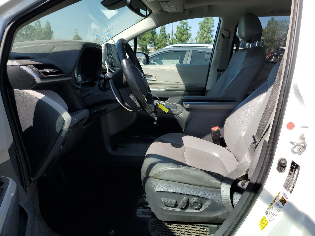 2021 TOYOTA SIENNA XLE 8-PASSENGER photo 13