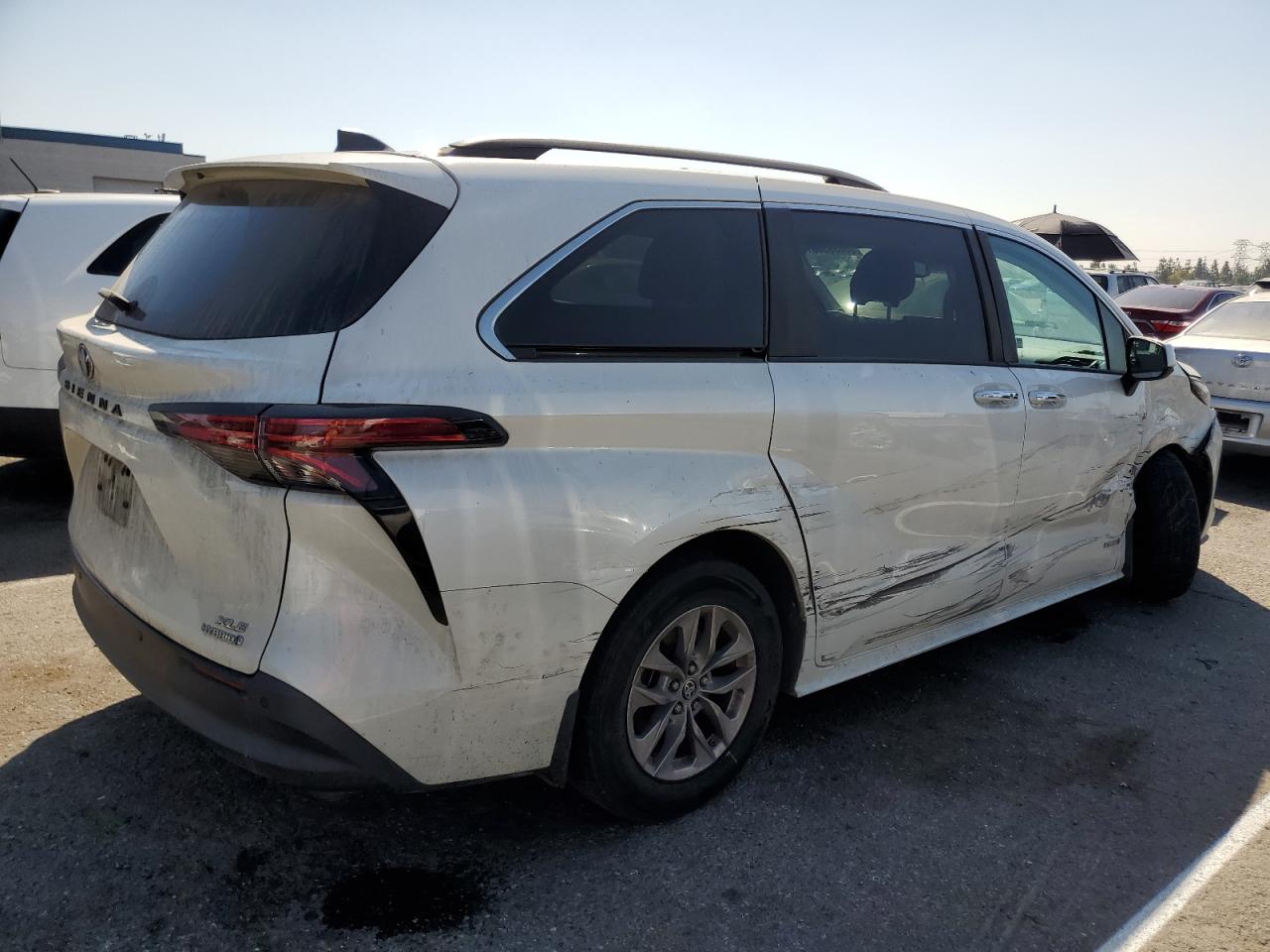 2021 TOYOTA SIENNA XLE 8-PASSENGER photo 5