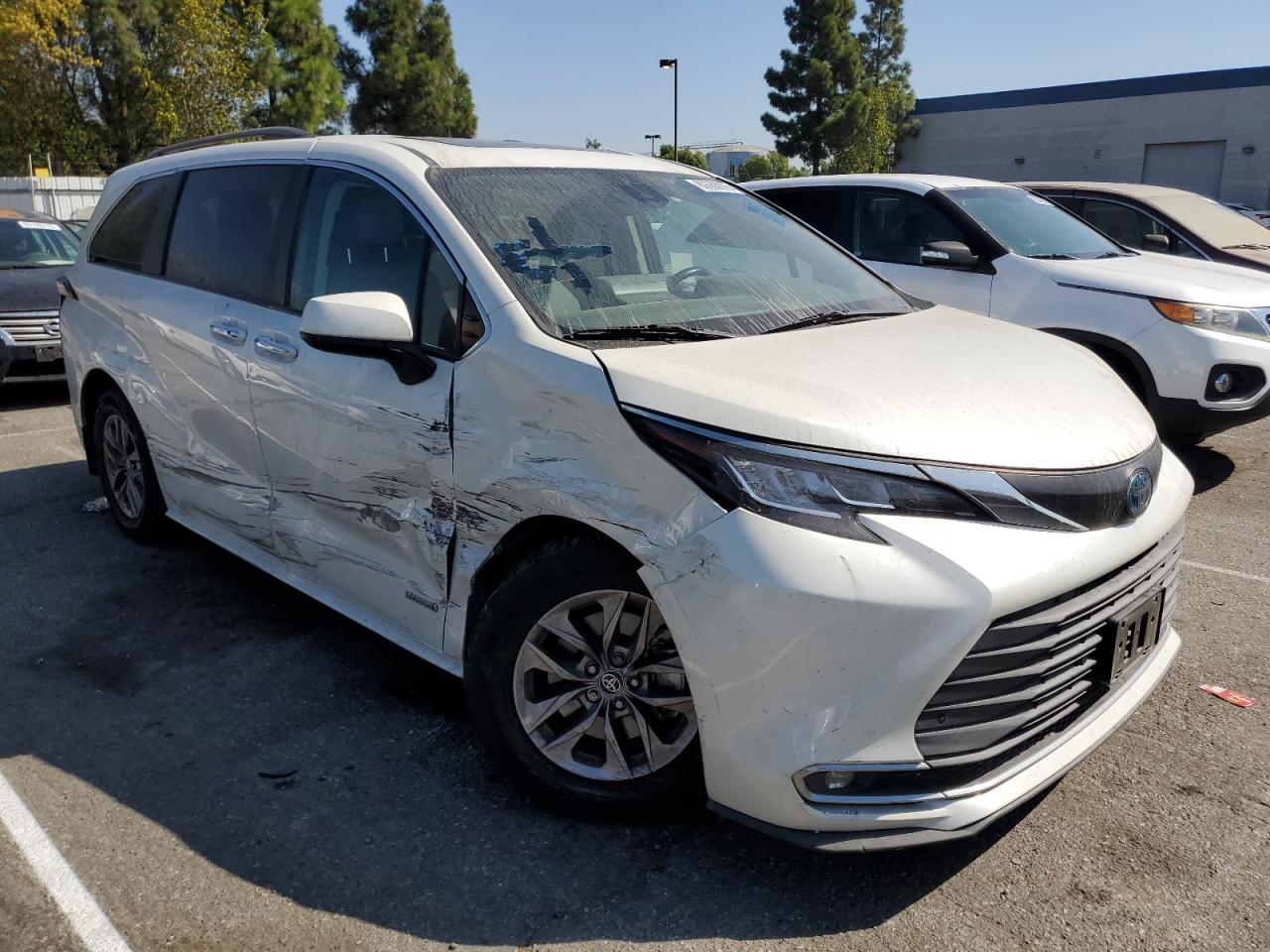 2021 TOYOTA SIENNA XLE 8-PASSENGER photo 7