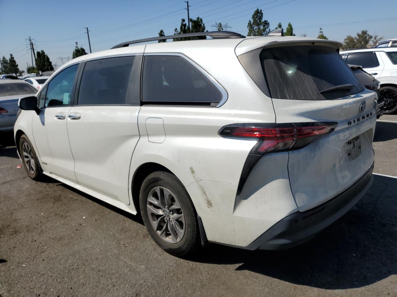 2021 TOYOTA SIENNA XLE 8-PASSENGER photo 3