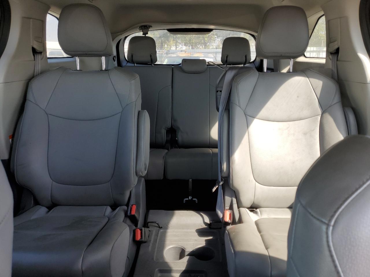 2021 TOYOTA SIENNA XLE 8-PASSENGER photo 19
