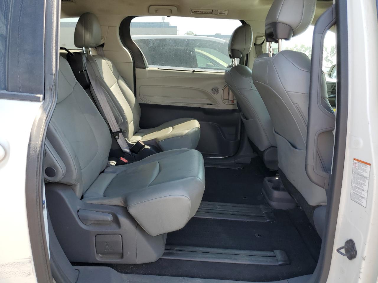 2021 TOYOTA SIENNA XLE 8-PASSENGER photo 21