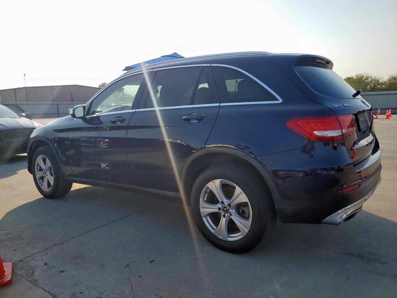2017 MERCEDES-BENZ GLC 300 photo 3