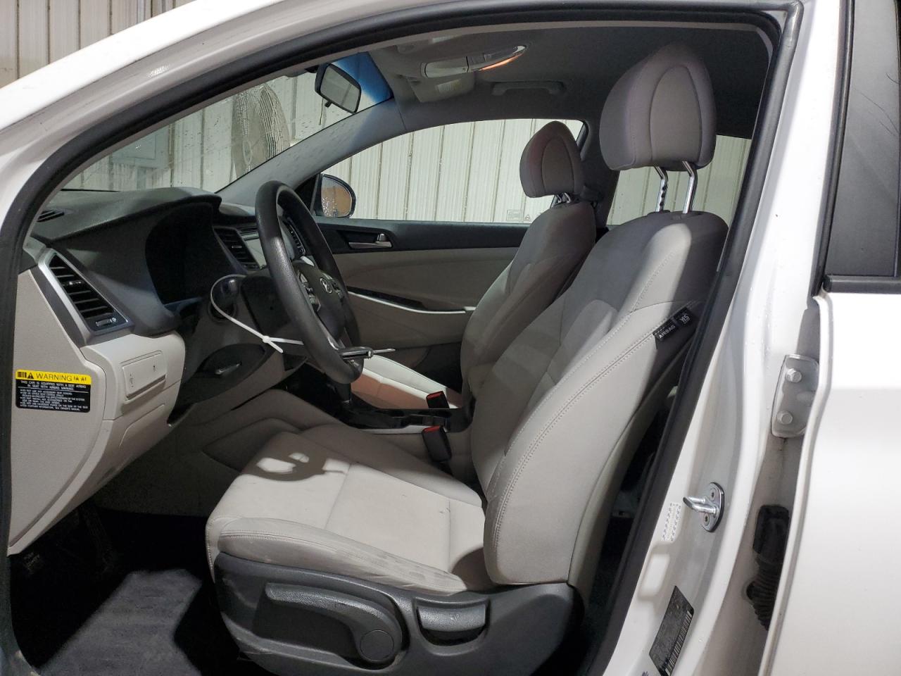 2018 HYUNDAI TUCSON SE photo 19