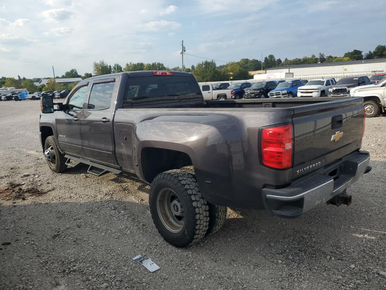 2015 CHEVROLET SILVERADO C3500 LT photo 2