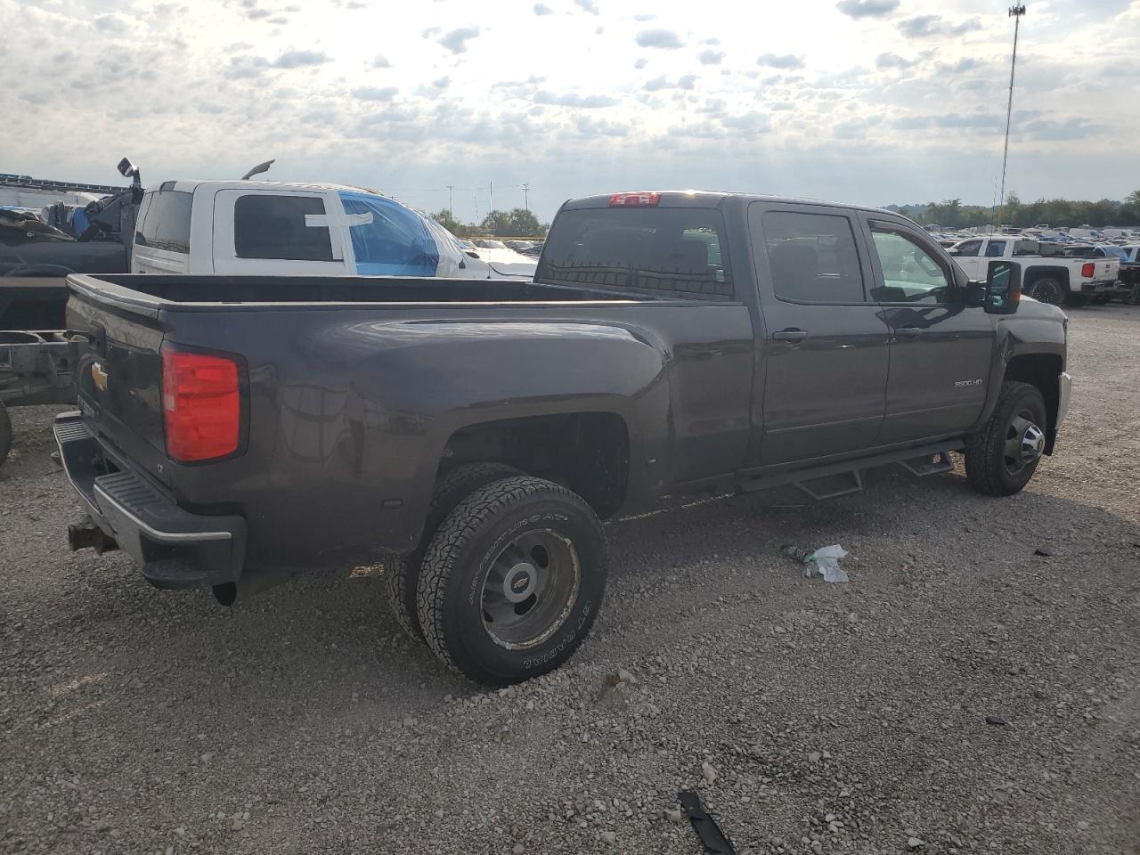 2015 CHEVROLET SILVERADO C3500 LT photo 3