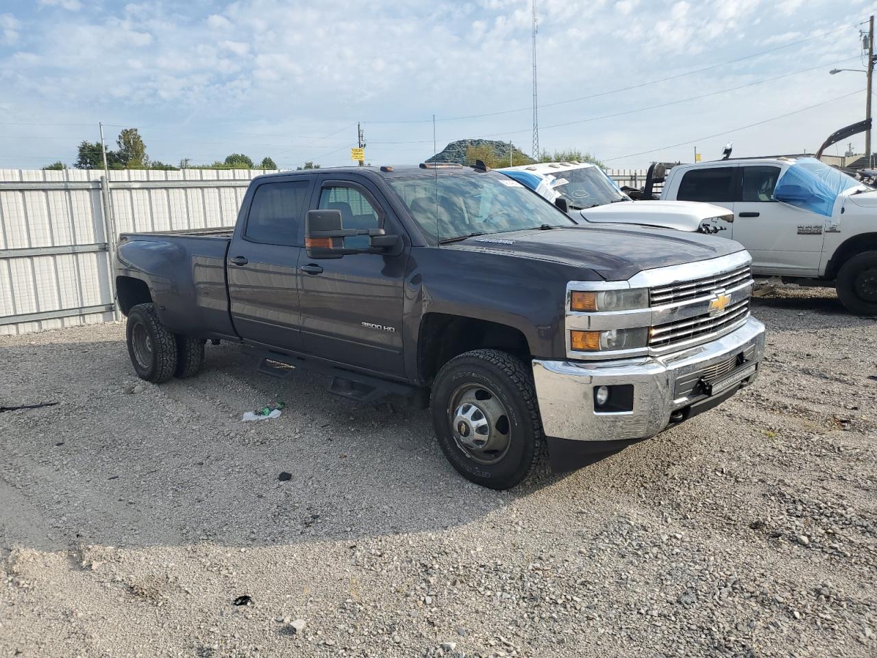 2015 CHEVROLET SILVERADO C3500 LT photo 4