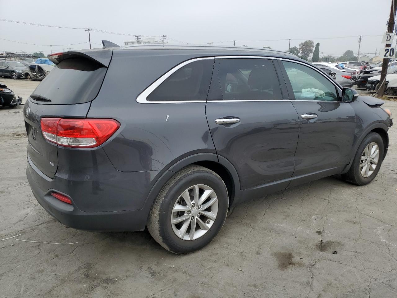 2017 KIA SORENTO LX photo 3
