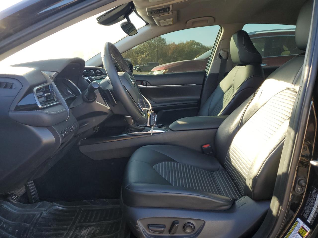 2020 TOYOTA CAMRY SE photo 19