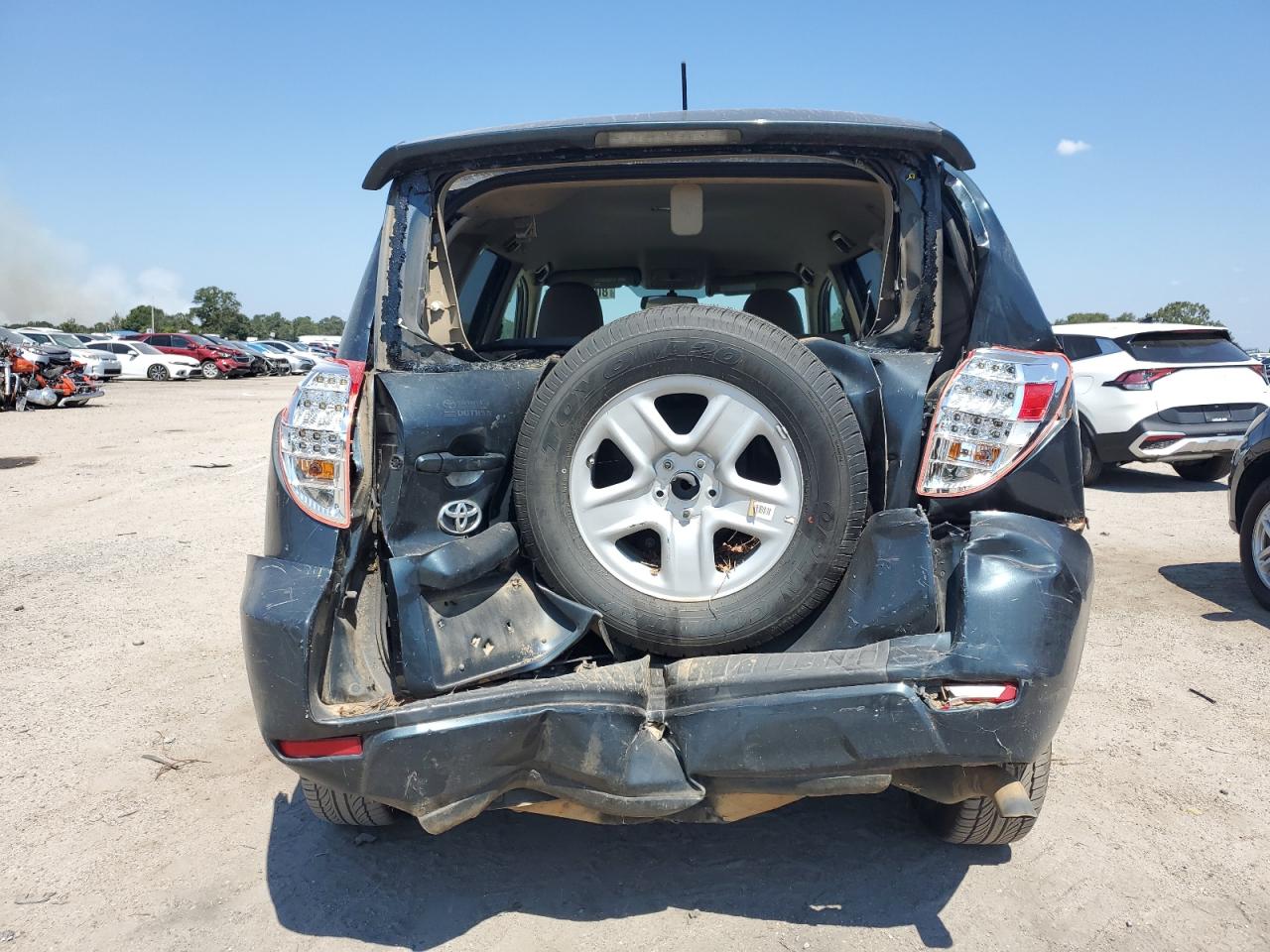 2010 TOYOTA RAV4 photo 11