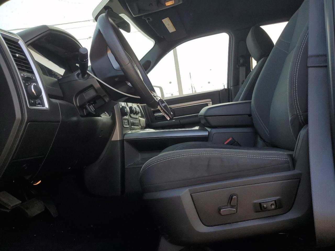 2022 RAM 1500 CLASSIC SLT photo 7