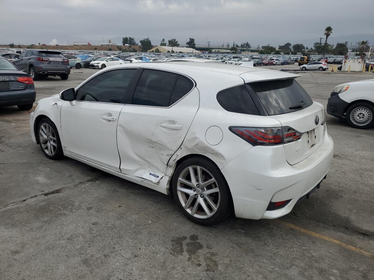 2014 LEXUS CT photo 3
