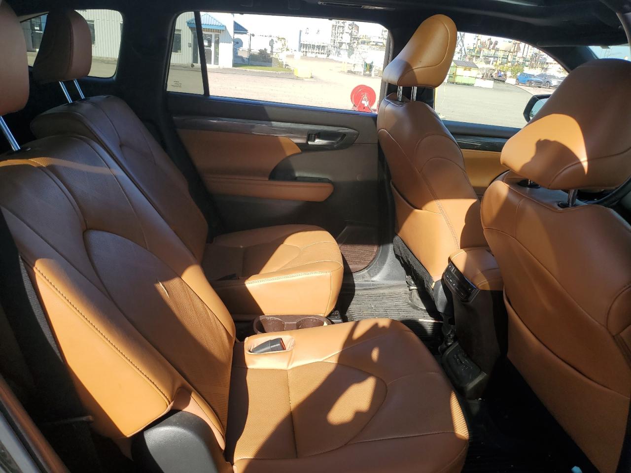 2022 TOYOTA HIGHLANDER HYBRID PLATINUM photo 28