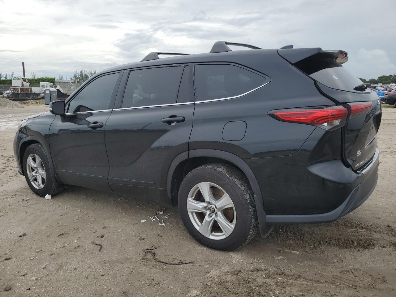 2021 TOYOTA HIGHLANDER photo 3