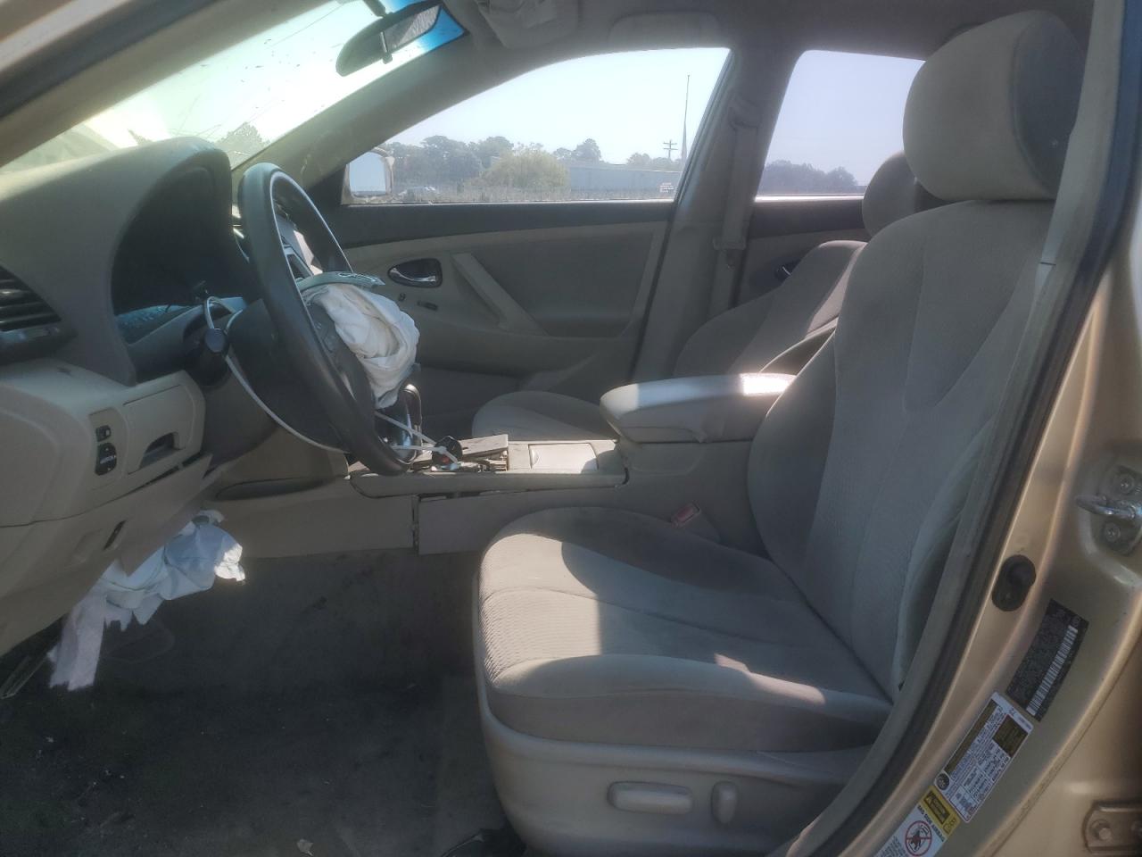2010 TOYOTA CAMRY BASE photo 7