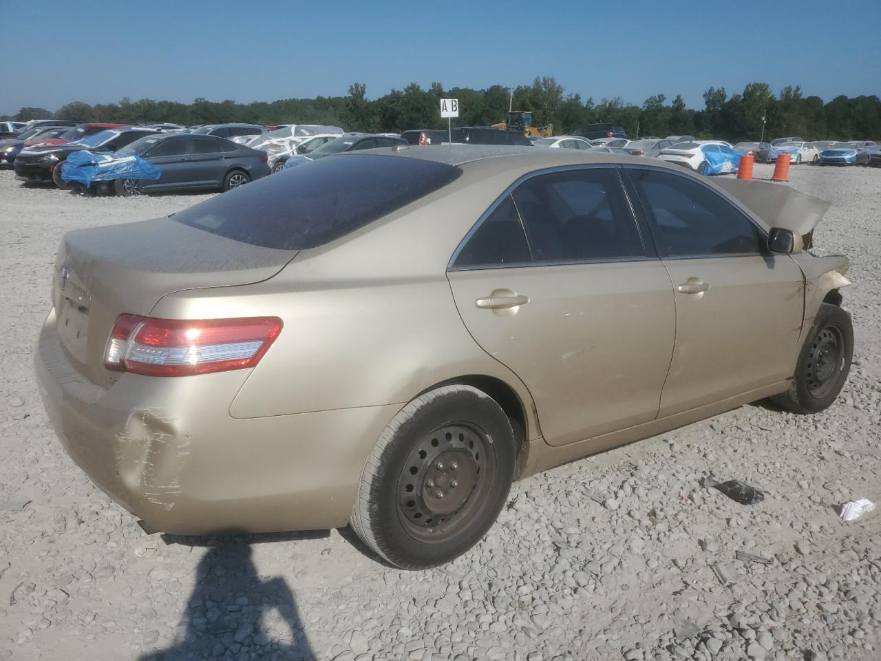 2010 TOYOTA CAMRY BASE photo 3