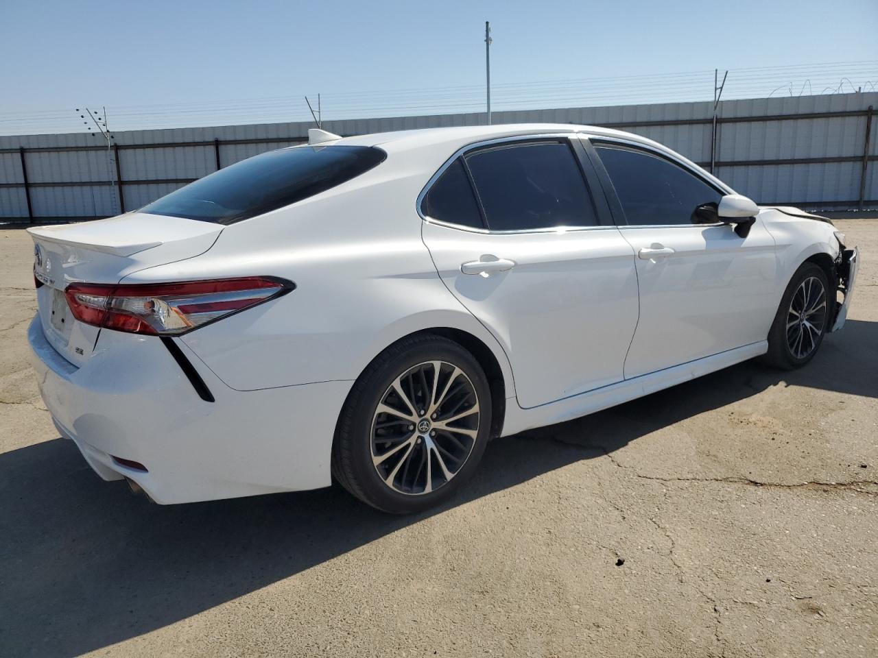 2019 TOYOTA CAMRY L photo 3