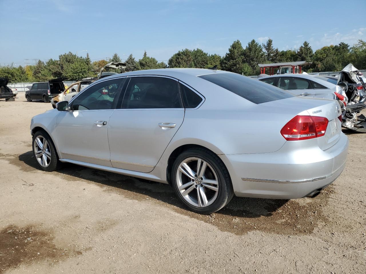2015 VOLKSWAGEN PASSAT SEL photo 3