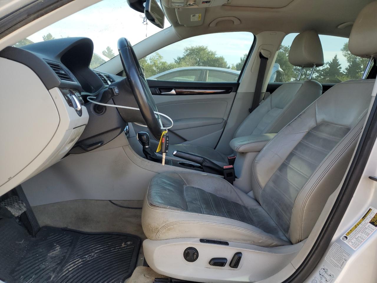 2015 VOLKSWAGEN PASSAT SEL photo 13