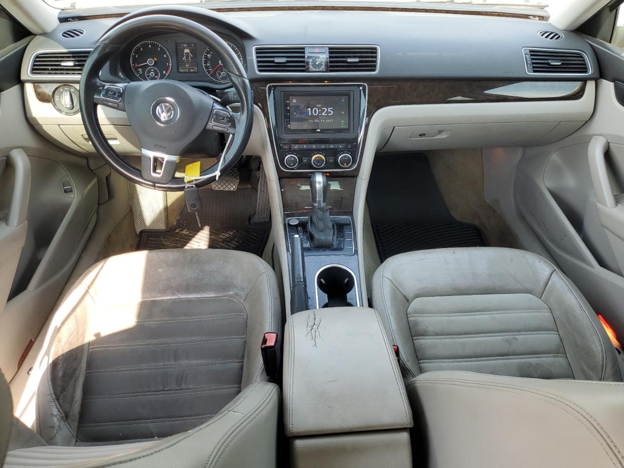 2015 VOLKSWAGEN PASSAT SEL photo 15