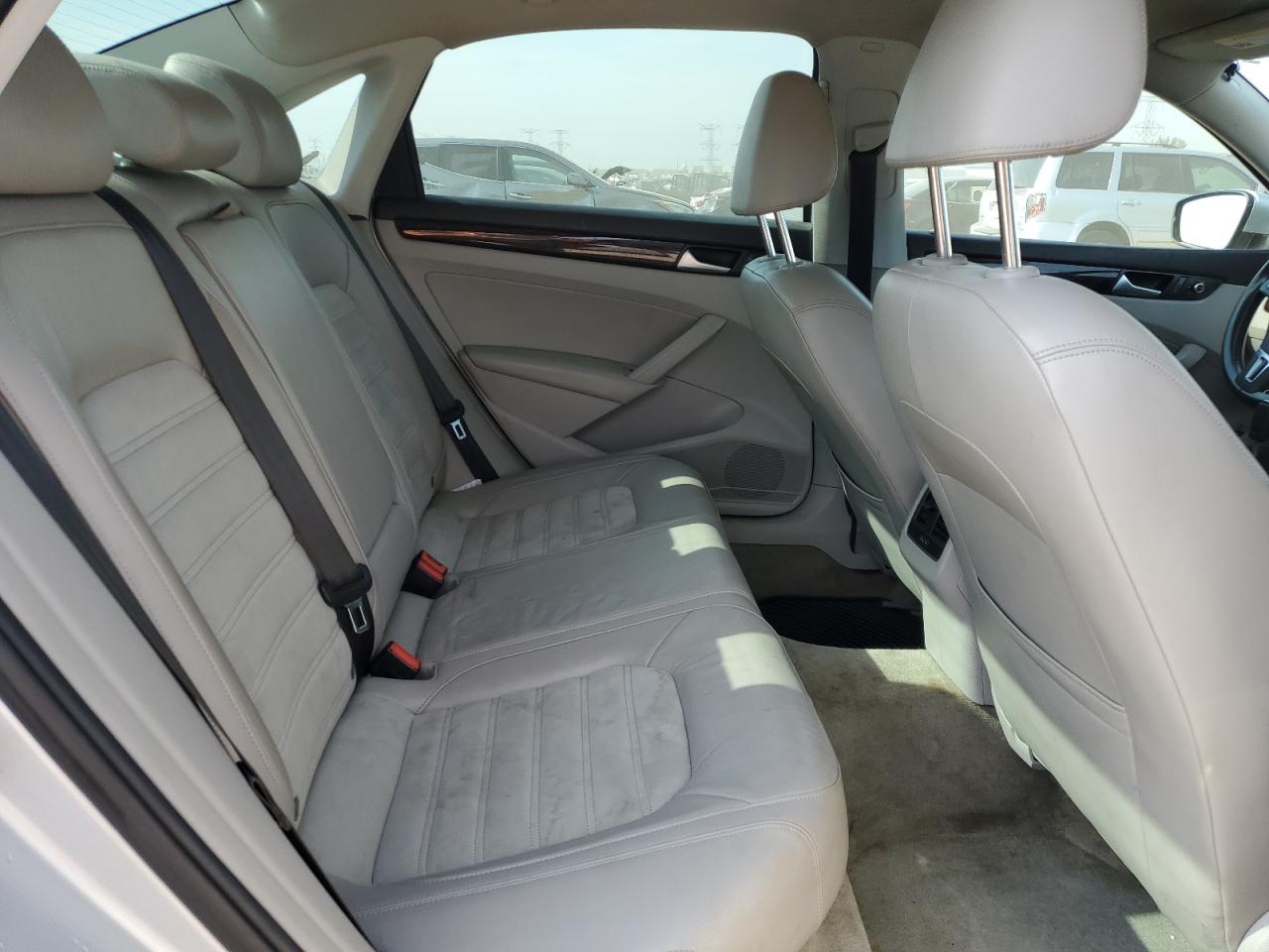 2015 VOLKSWAGEN PASSAT SEL photo 19