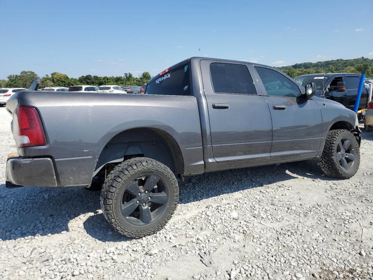 2016 RAM 1500 ST photo 3