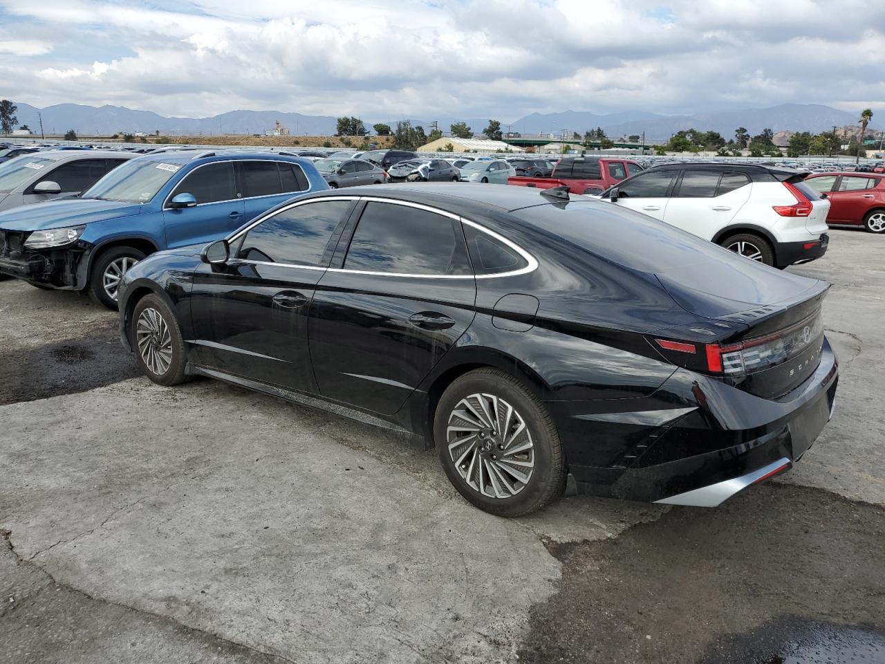 2025 HYUNDAI SONATA HYBRID photo 2