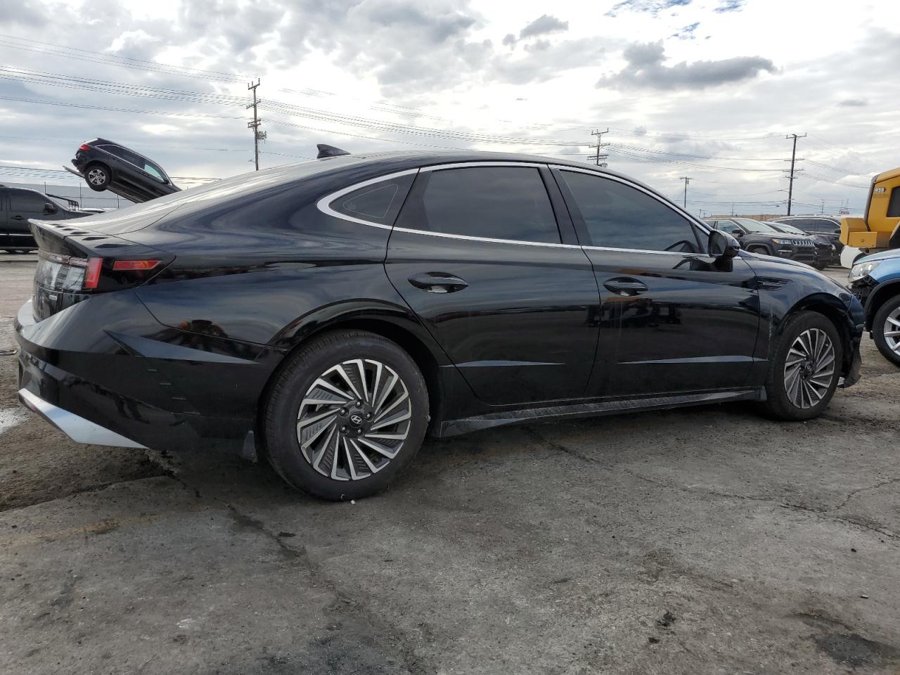 2025 HYUNDAI SONATA HYBRID photo 3