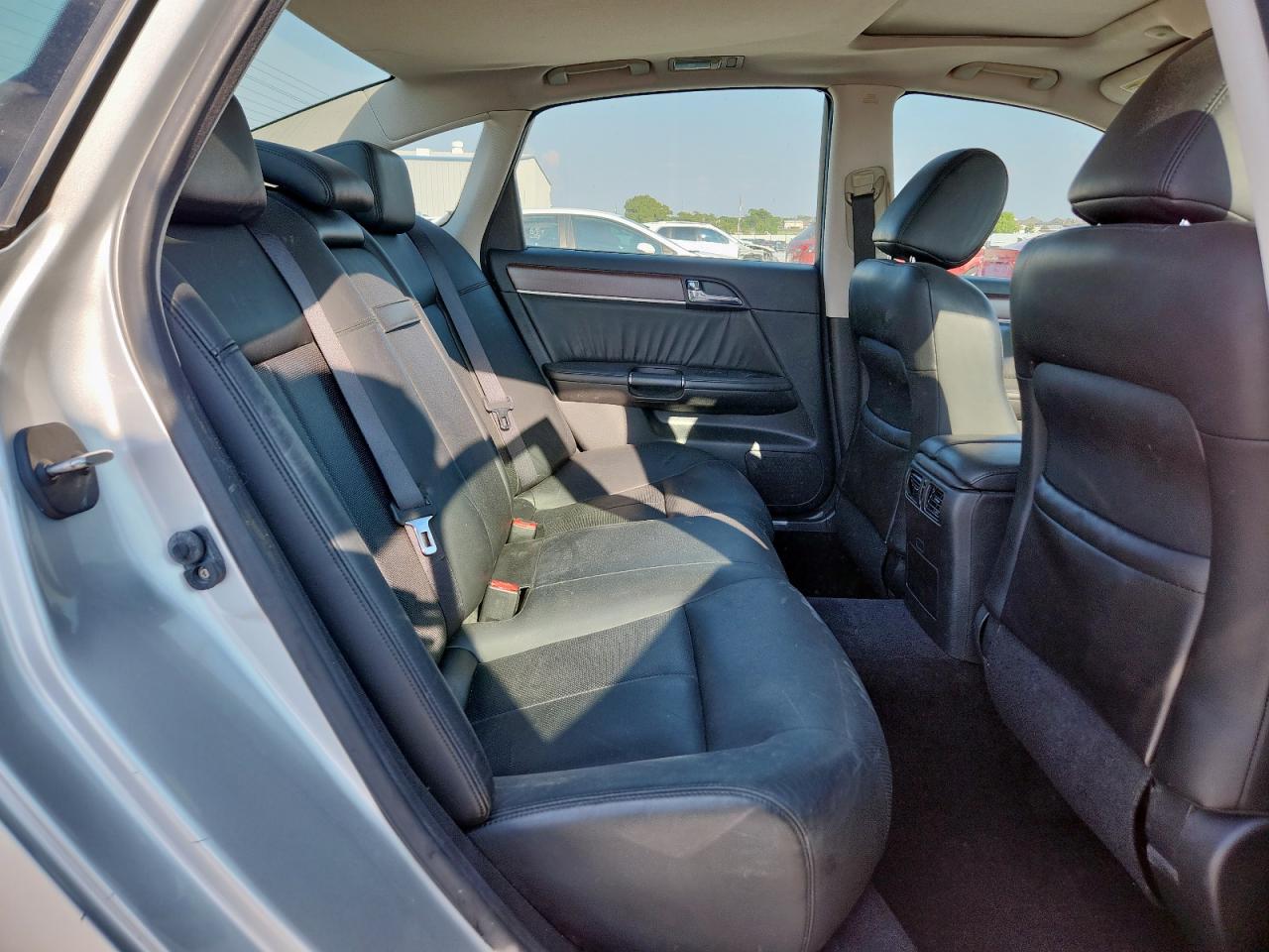 2010 INFINITI M35 BASE photo 28