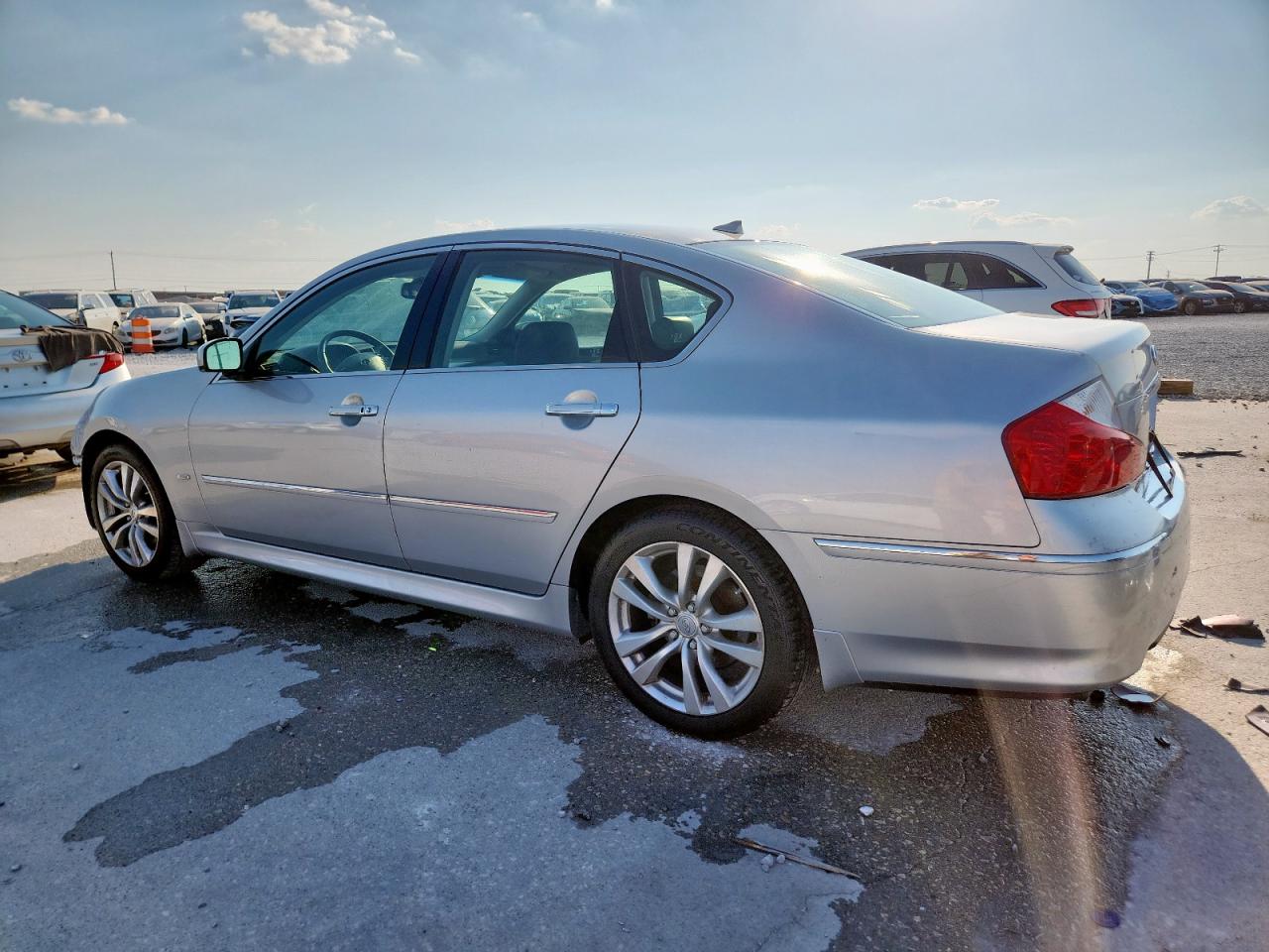 2010 INFINITI M35 BASE photo 4