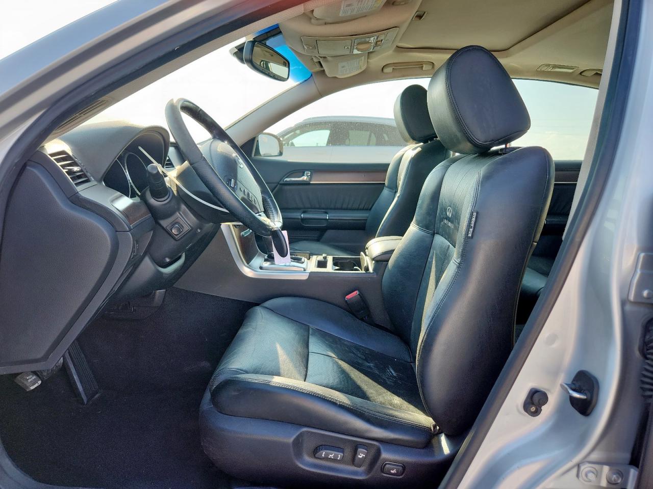 2010 INFINITI M35 BASE photo 19