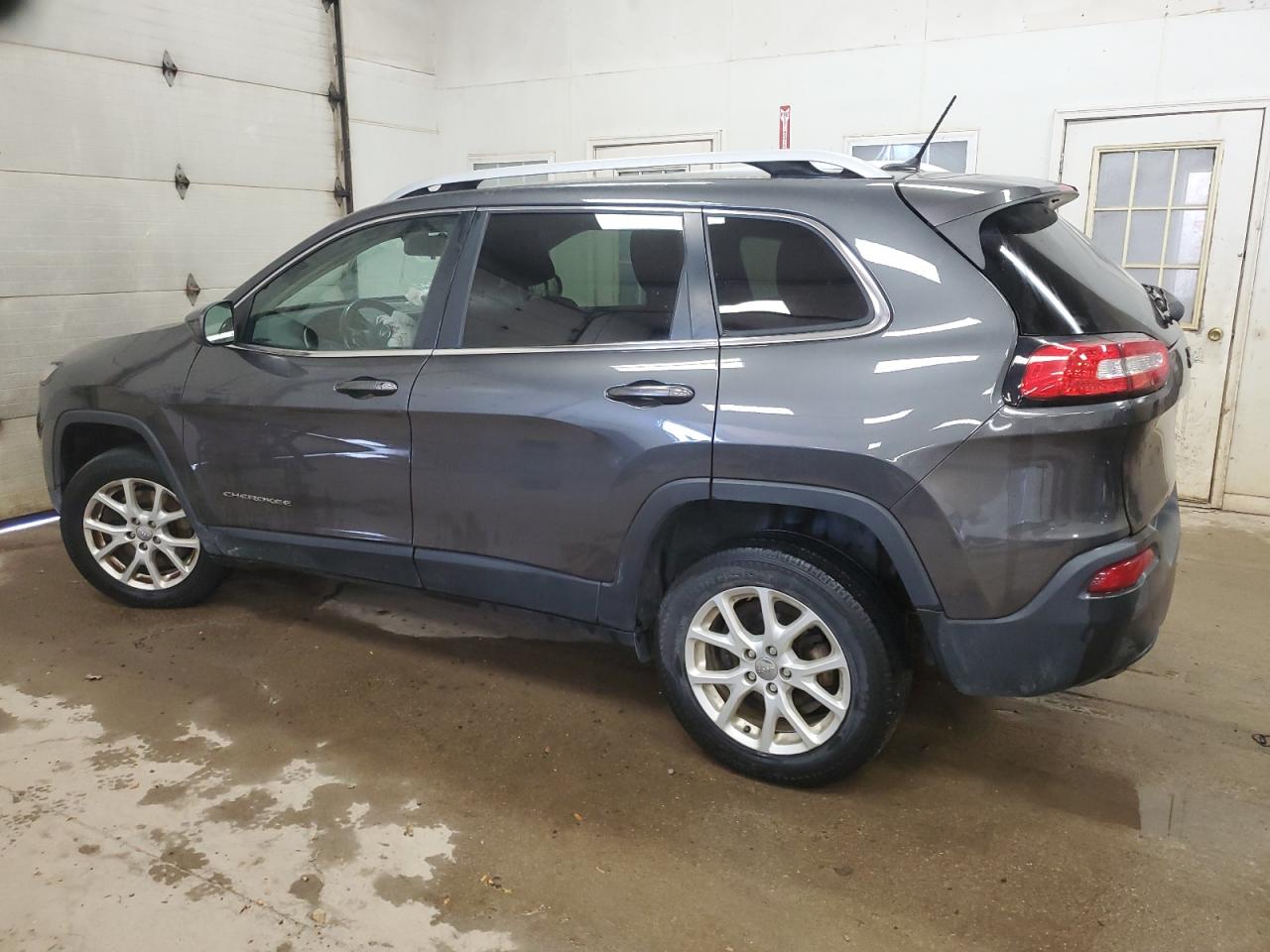 2016 JEEP CHEROKEE LATITUDE photo 2