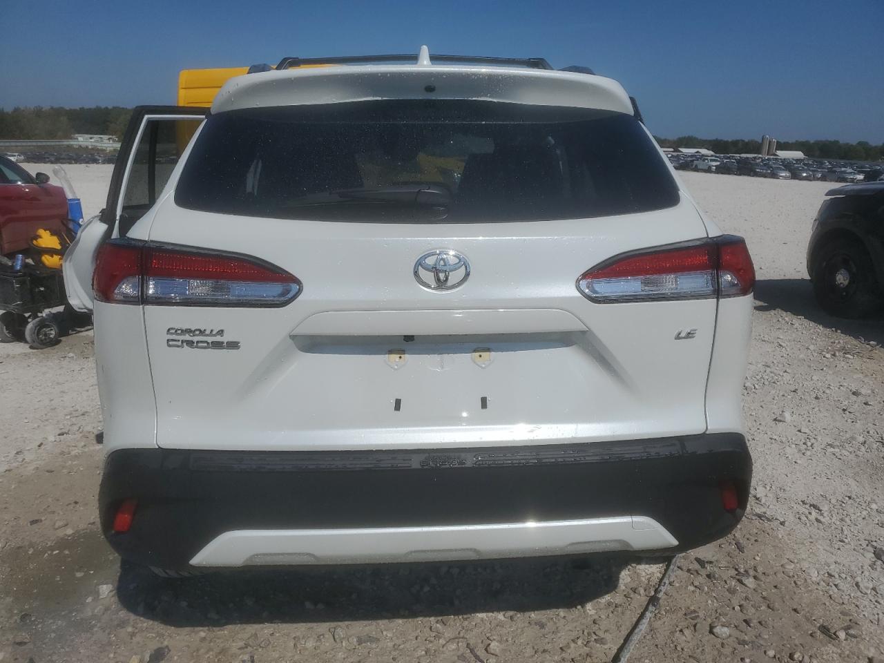 2024 TOYOTA COROLLA CROSS LE photo 11