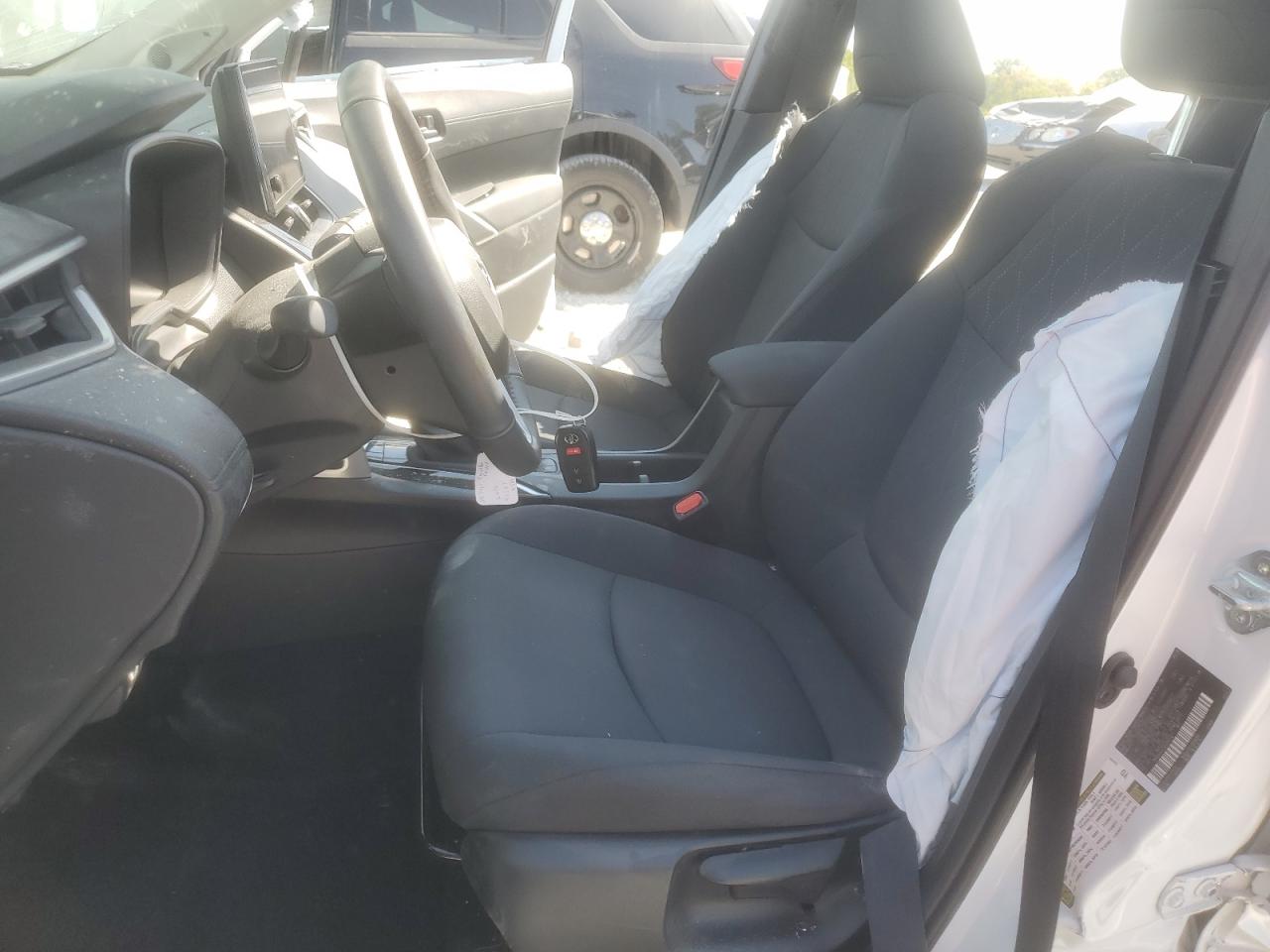 2024 TOYOTA COROLLA CROSS LE photo 13