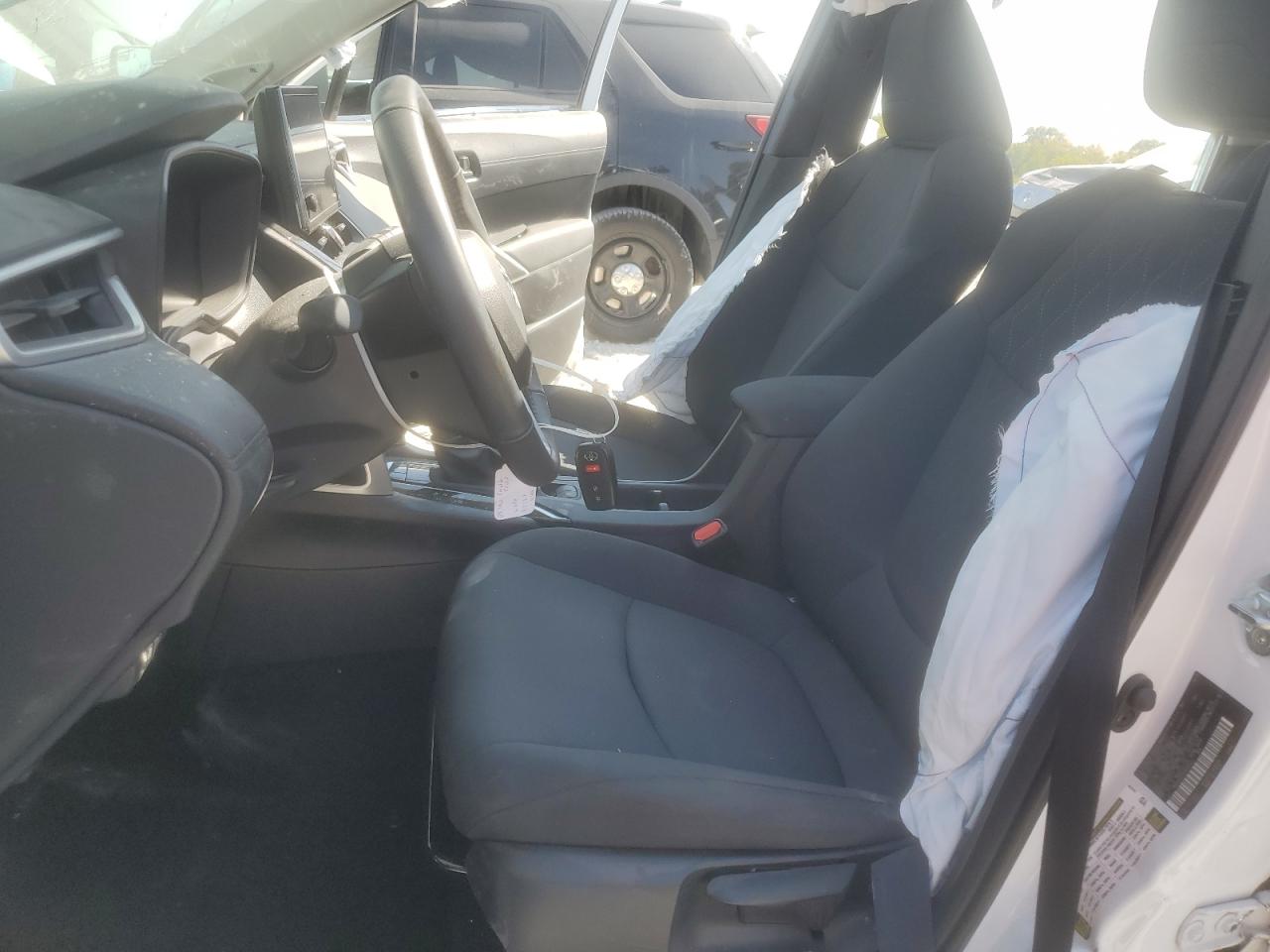 2024 TOYOTA COROLLA CROSS LE photo 21
