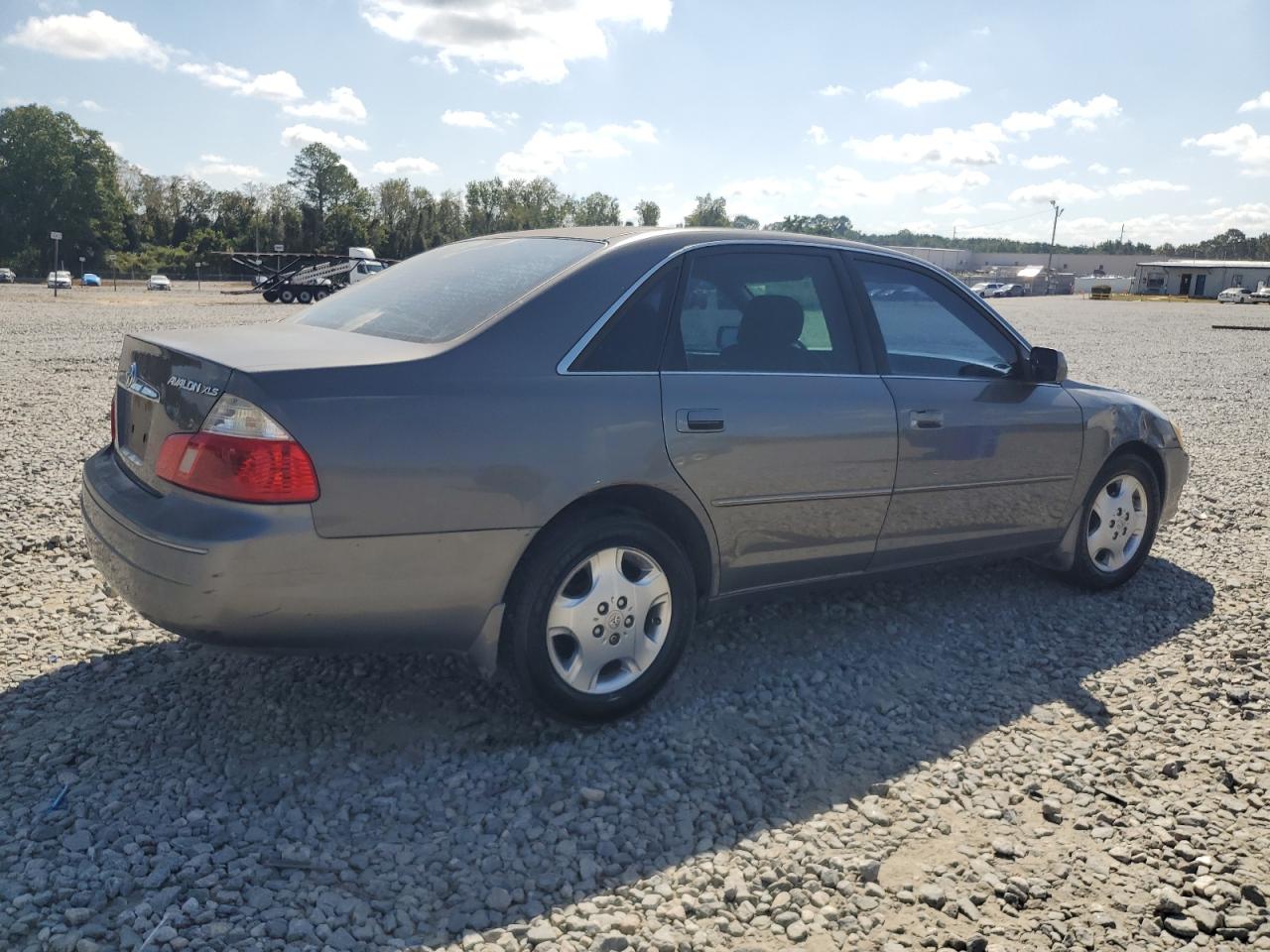 2004 TOYOTA AVALON XL photo 3