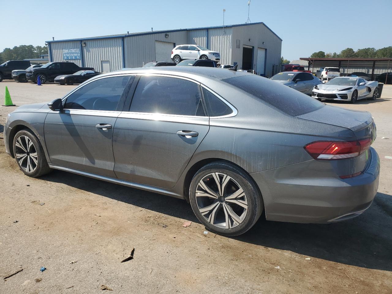 2021 VOLKSWAGEN PASSAT SE photo 2