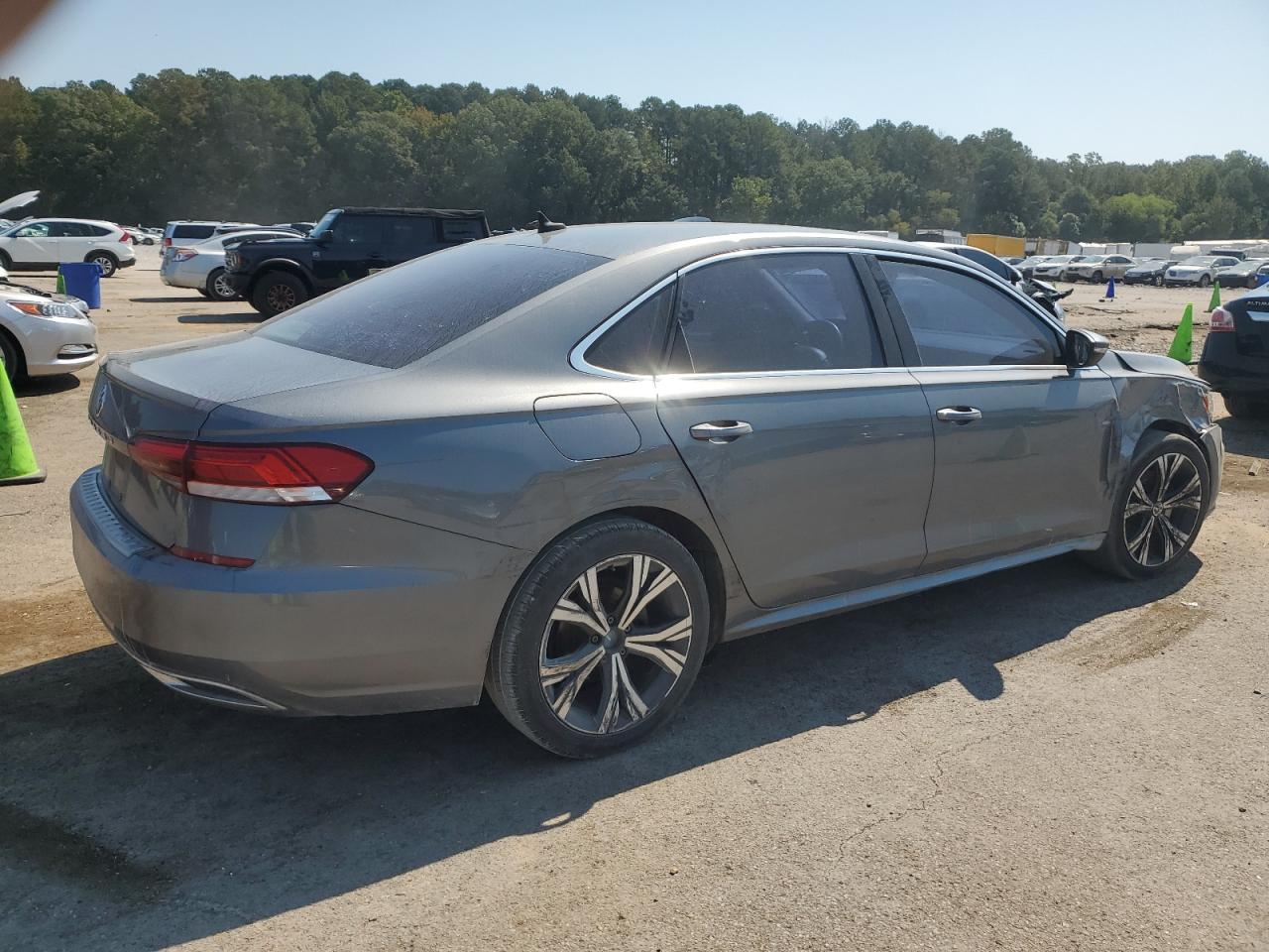 2021 VOLKSWAGEN PASSAT SE photo 3