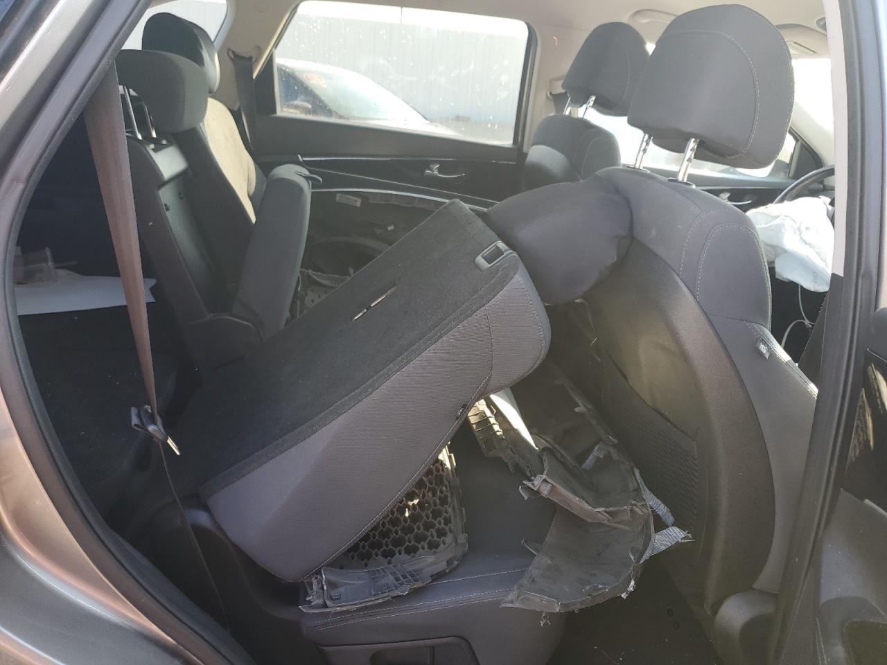 2017 KIA SORENTO LX photo 21