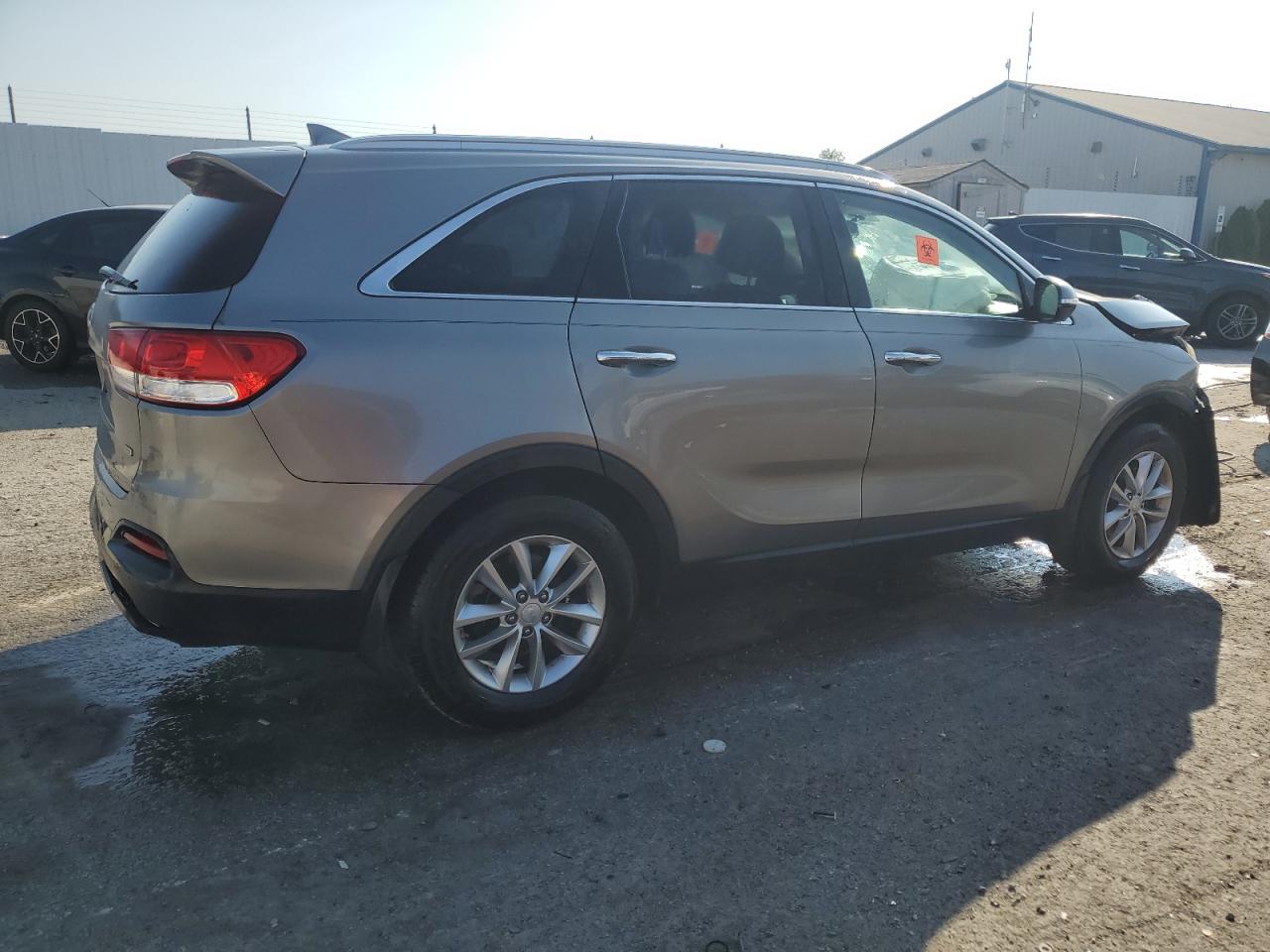 2017 KIA SORENTO LX photo 5