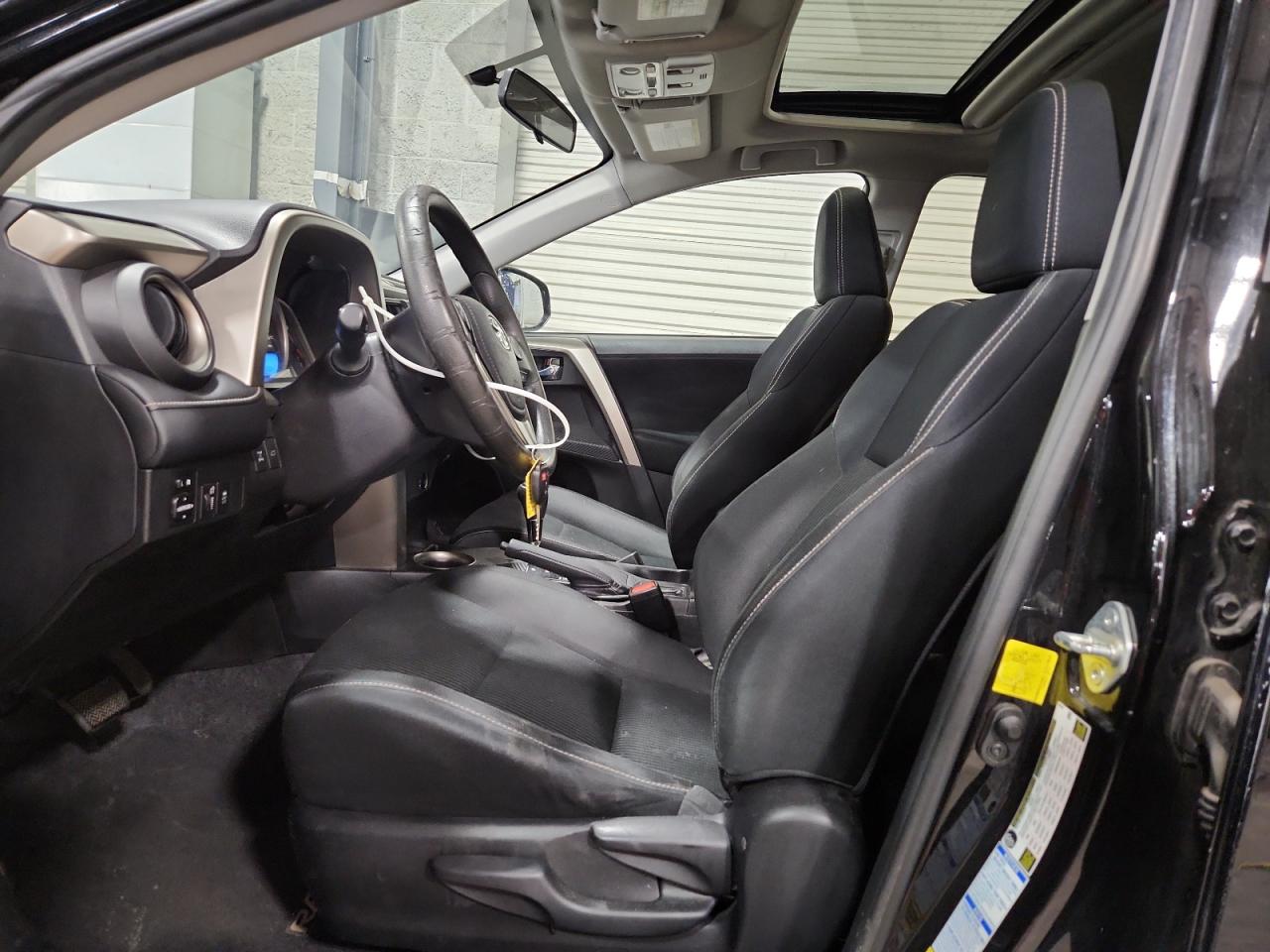 2015 TOYOTA RAV4 XLE photo 7