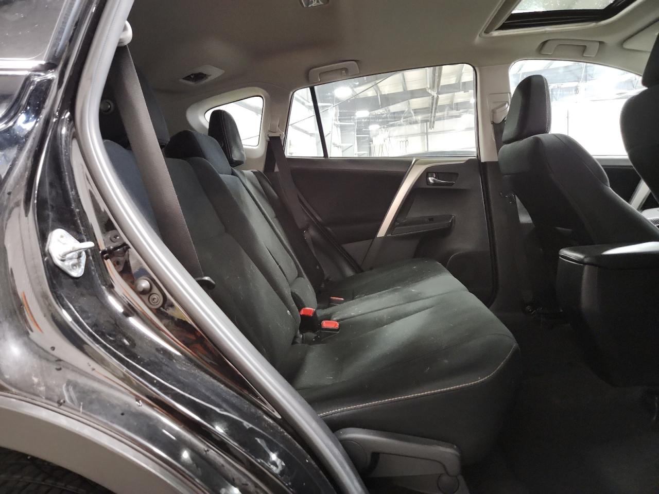 2015 TOYOTA RAV4 XLE photo 11