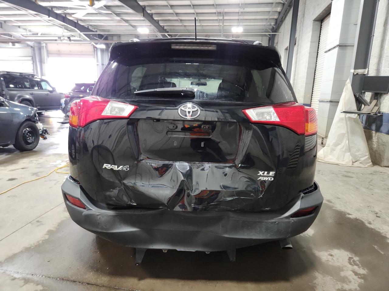 2015 TOYOTA RAV4 XLE photo 6