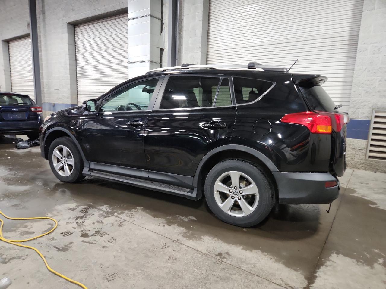 2015 TOYOTA RAV4 XLE photo 2