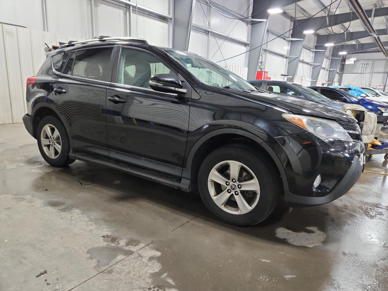 2015 TOYOTA RAV4 XLE photo 4