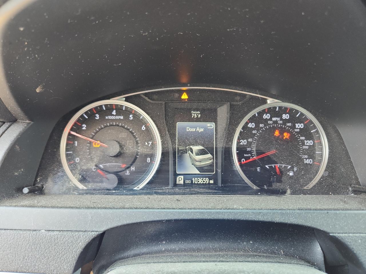 2016 TOYOTA CAMRY SE photo 17