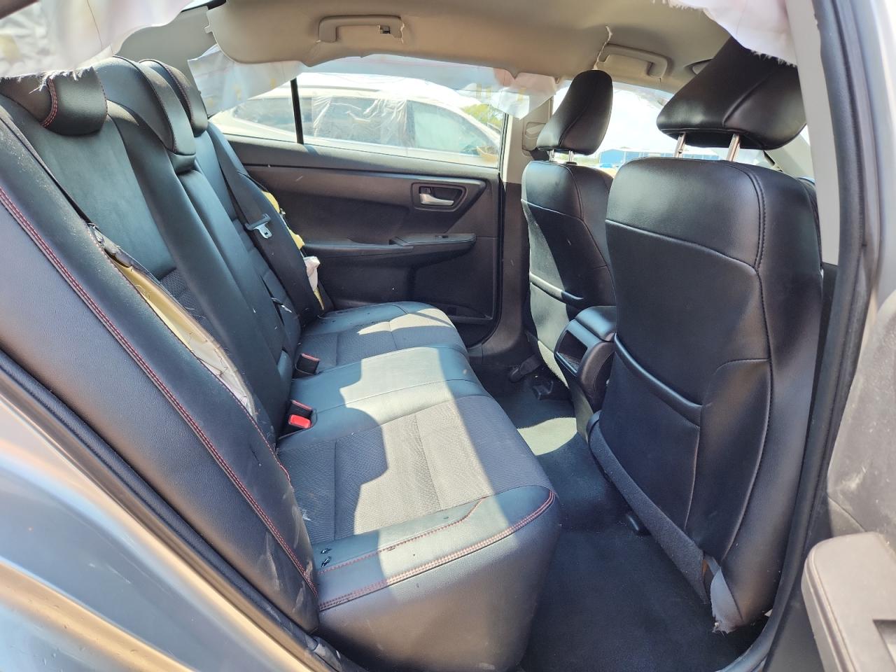 2016 TOYOTA CAMRY SE photo 19