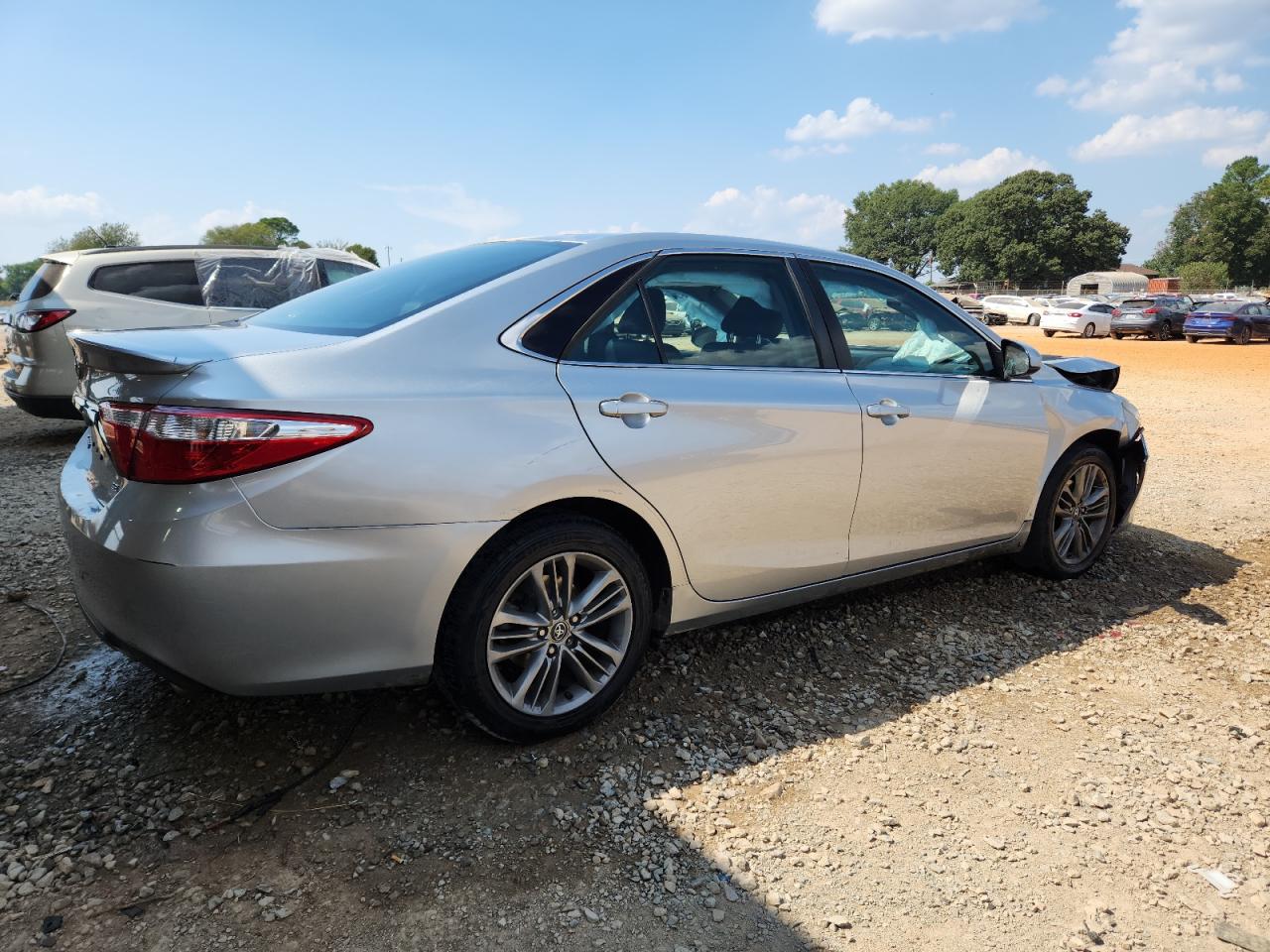 2016 TOYOTA CAMRY SE photo 5