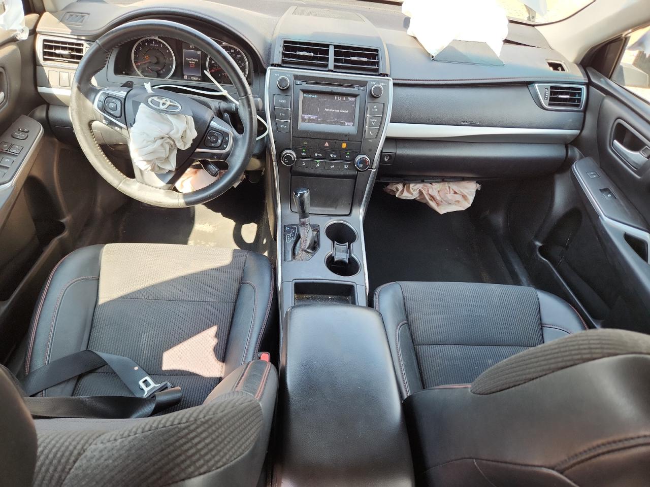 2016 TOYOTA CAMRY SE photo 15