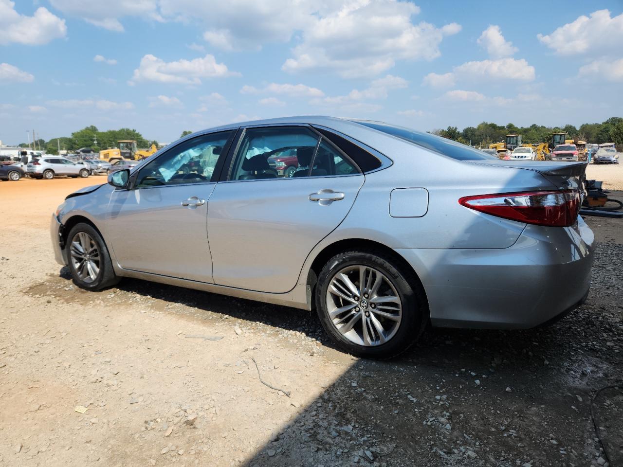 2016 TOYOTA CAMRY SE photo 3